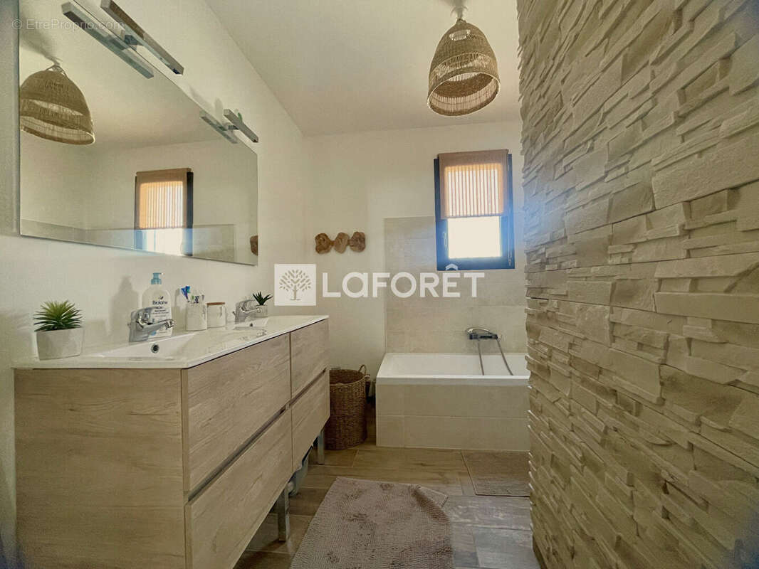 Maison à SAINT-ROMAIN-DE-BENET