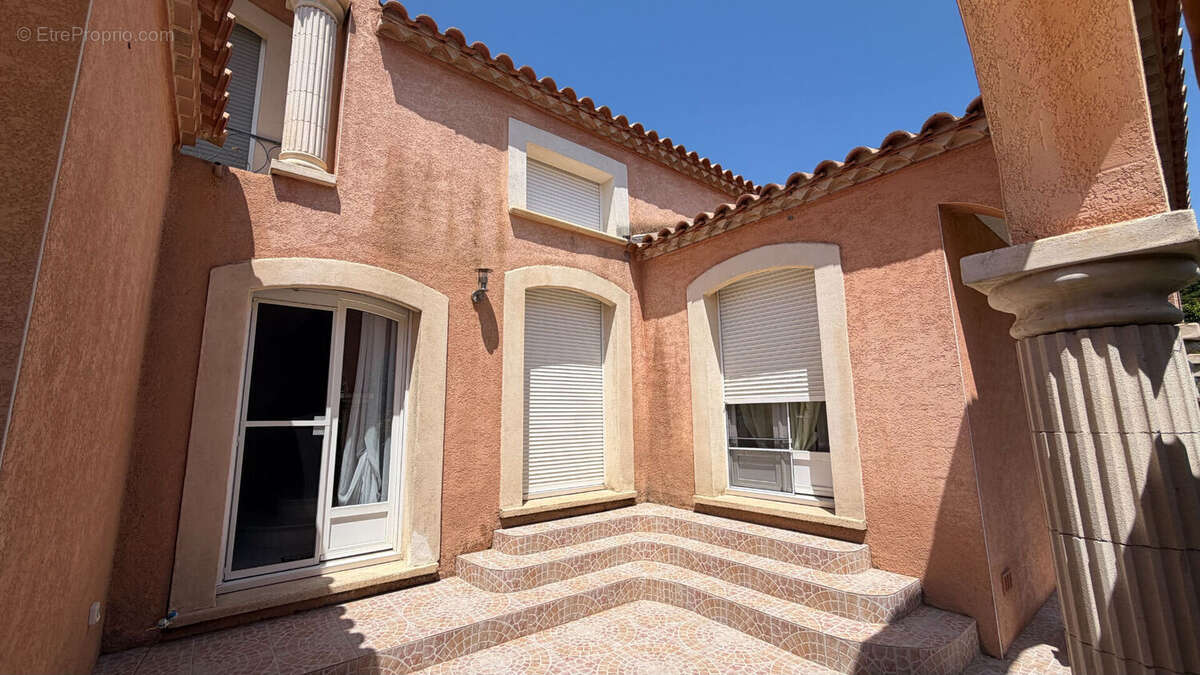Maison à POUSSAN