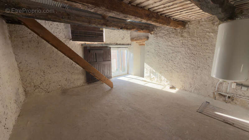 170 m2 - Grand potentiel - Toiture neuve - 10 couchages - photo 7