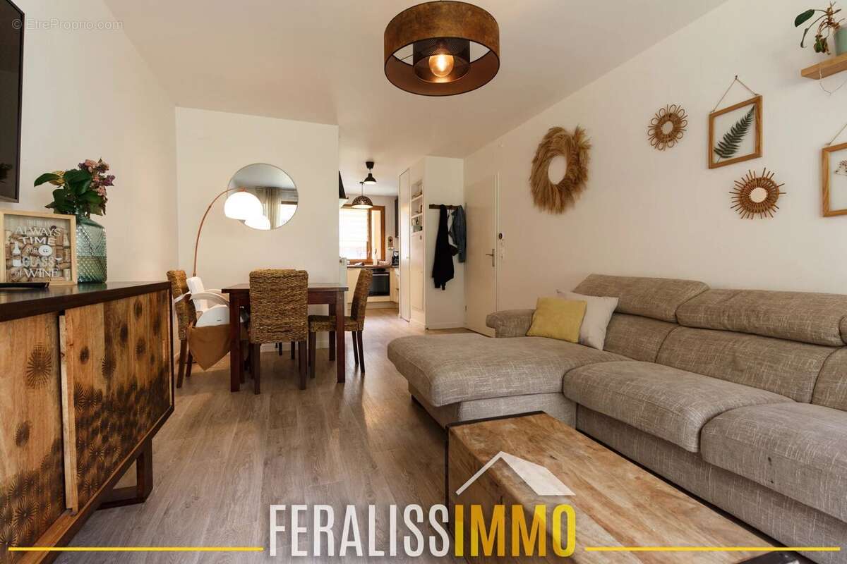 Appartement à MENUCOURT