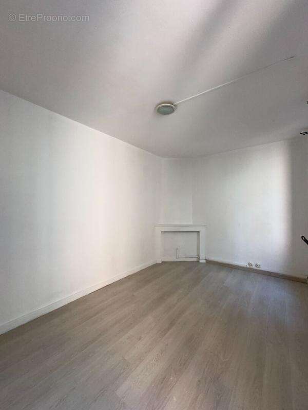 IMMEUBLE DE RAPPORT de 99 m2 et 45m2 de local commercial - Wazemmes - photo 10