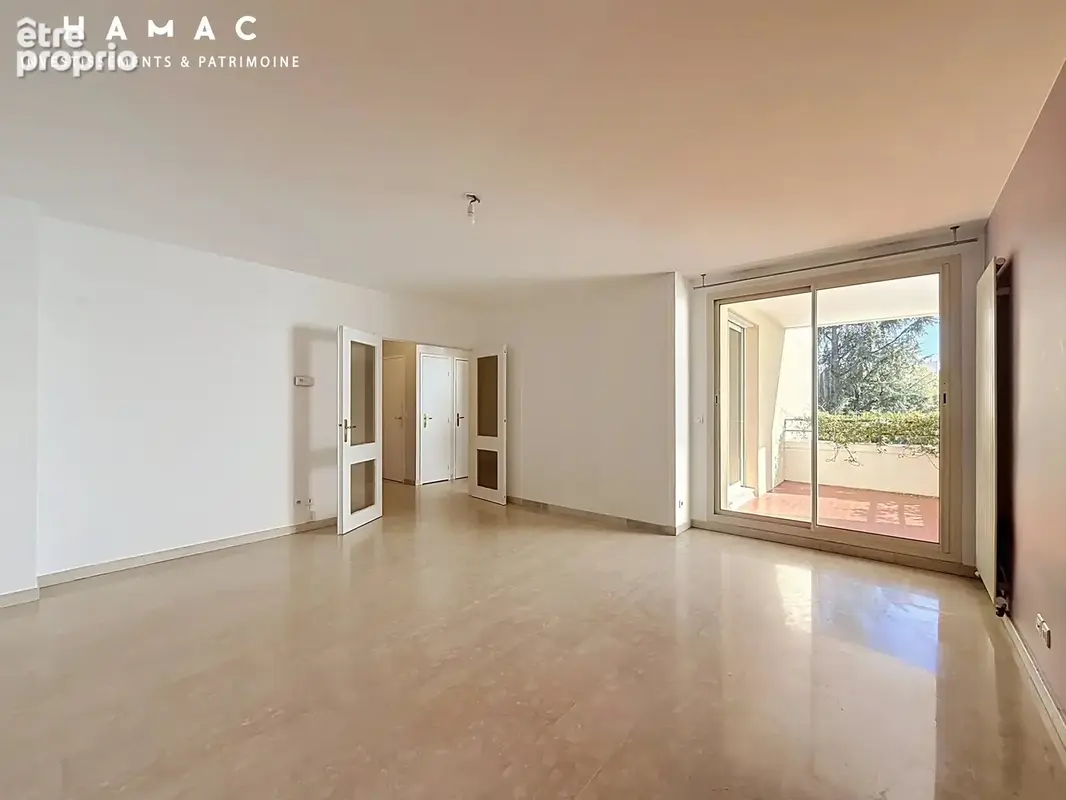 LYON 4 – CROIX-ROUSSE - T3 de 69 m² avec terrasse, piscine, garage et cave - photo 1