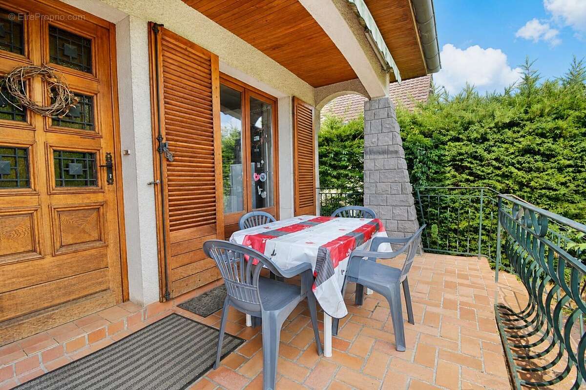 Maison 130 m² à Saint-Bonnet-Pres-Riom  - photo 2