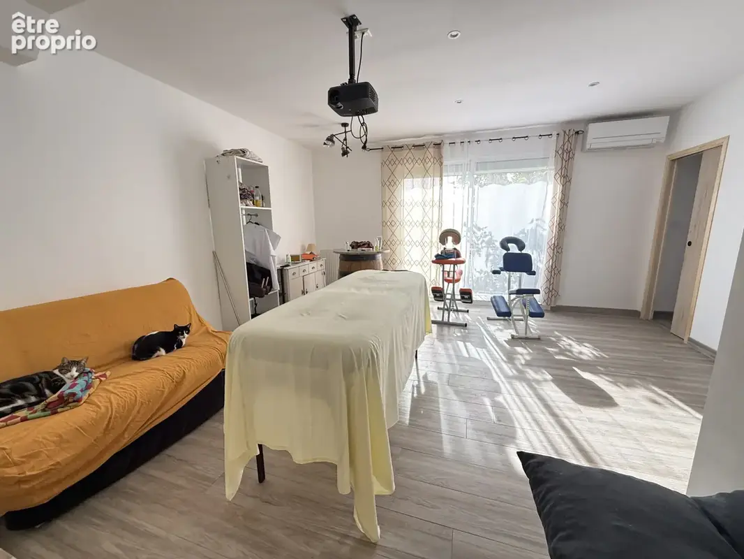 Maison familiale rénovée avec piscine, garage et stationnement camping-car. - photo 12