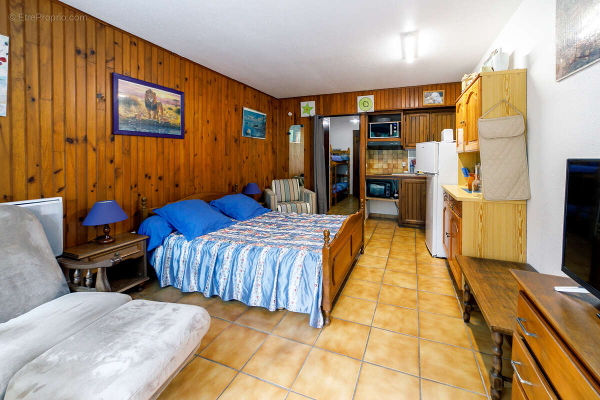 Studio idéalement situé à deux pas des thermes de la Preste les Bains.  Il se compose d'une entrée avec lit su - photo 3