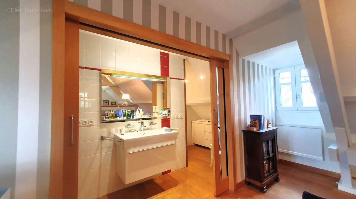 LUNAC  Propriété de caractère en pierre rénovée ?220 m² habitables  Dépendances  Spa Terrain 1 805 m² - photo 8
