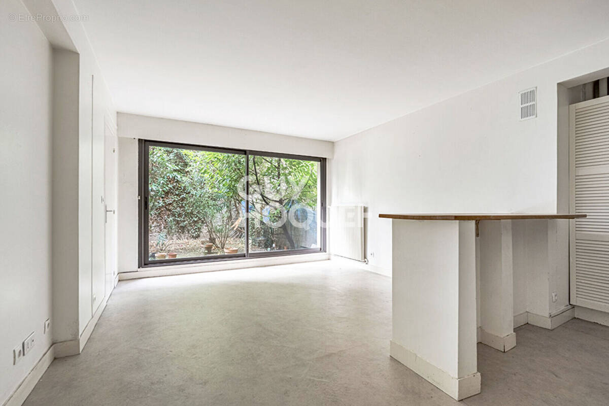 Appartement à PARIS-16E