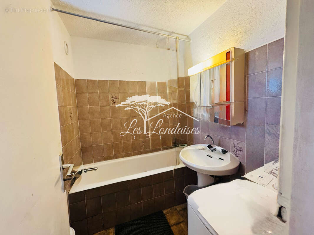 Studio à vendre à La Londe-les-Maures avec terrasse et parking - photo 6