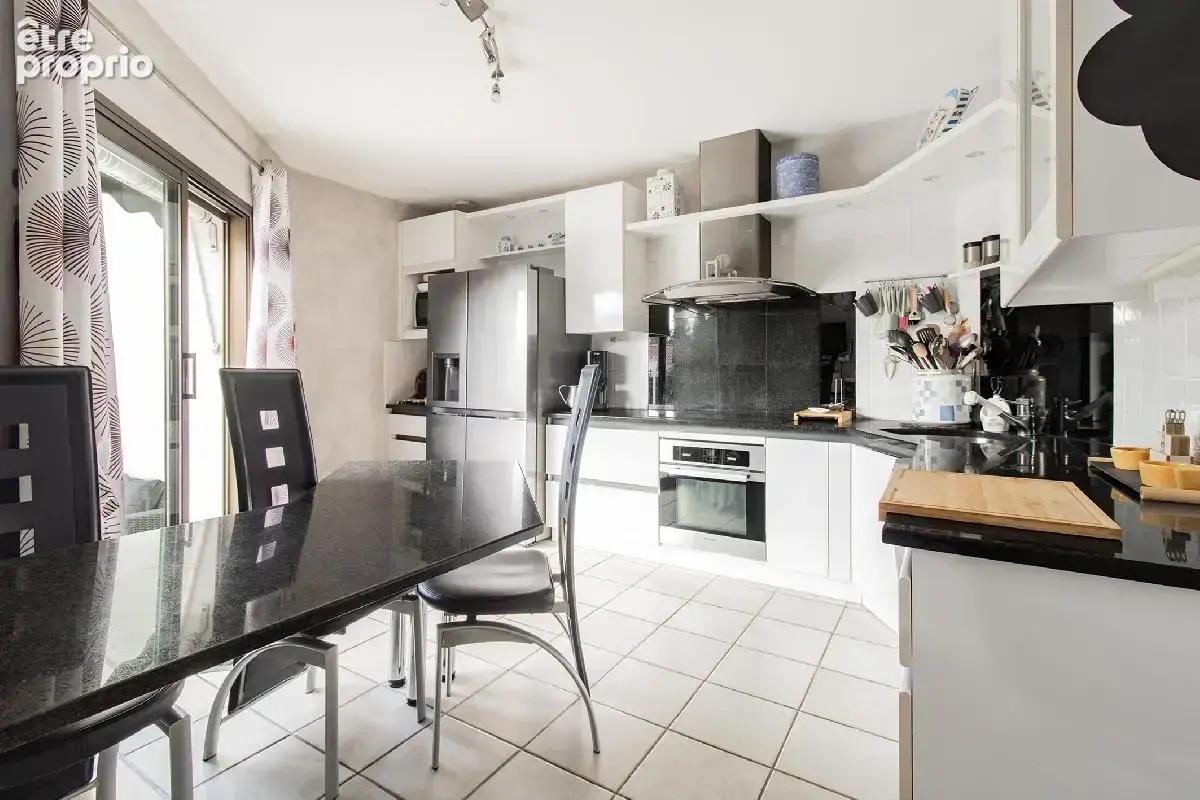 Maison de standing de 230 m², 3 chambres (possibilités 4), mezzanine, bureau, jacuzzi et piscine sur plus de 3000 m² - photo 4