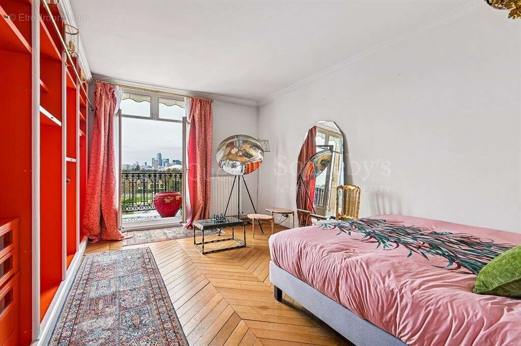 Appartement à PARIS-16E