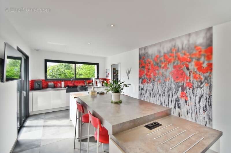 Maison à MONTREUIL-SOUS-PEROUSE