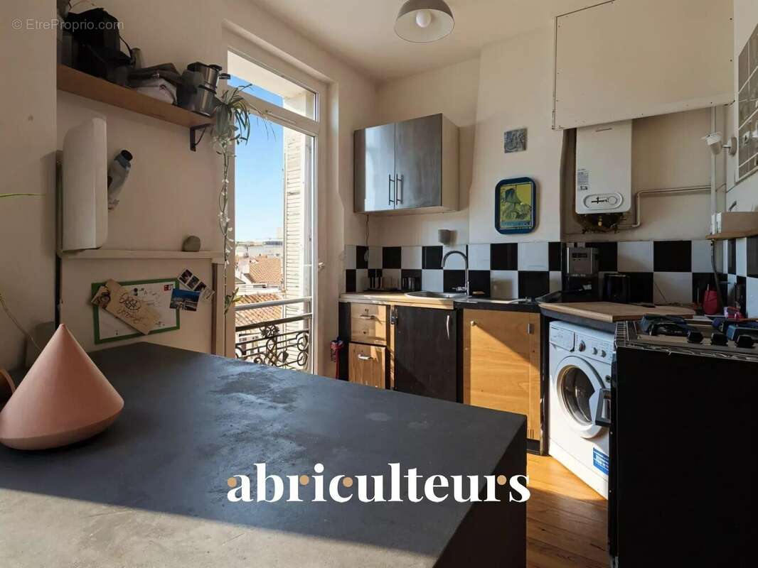 Appartement à MARSEILLE-5E