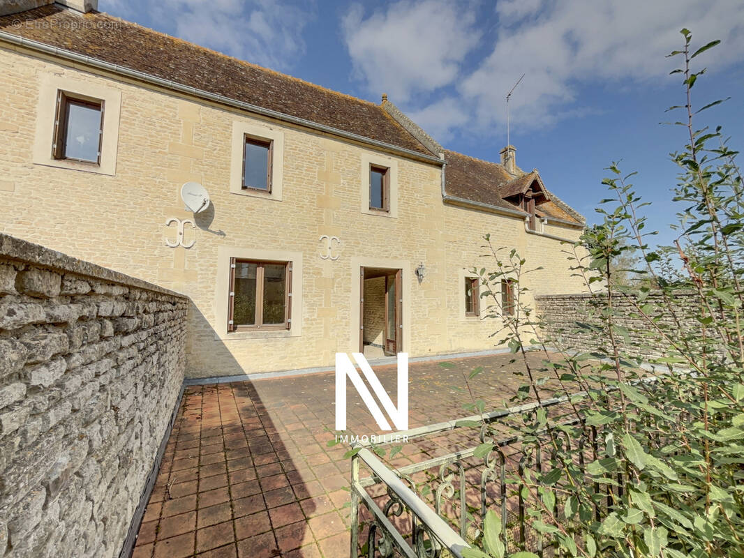 Maison à FONTAINE-HENRY