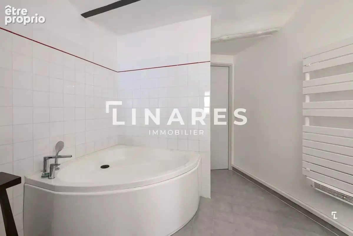 BUSSOLA  - Appartement duplex T5 de 200m² - Terrasse 15m² - Cave - 13002 Sadi-Carnot - photo 17