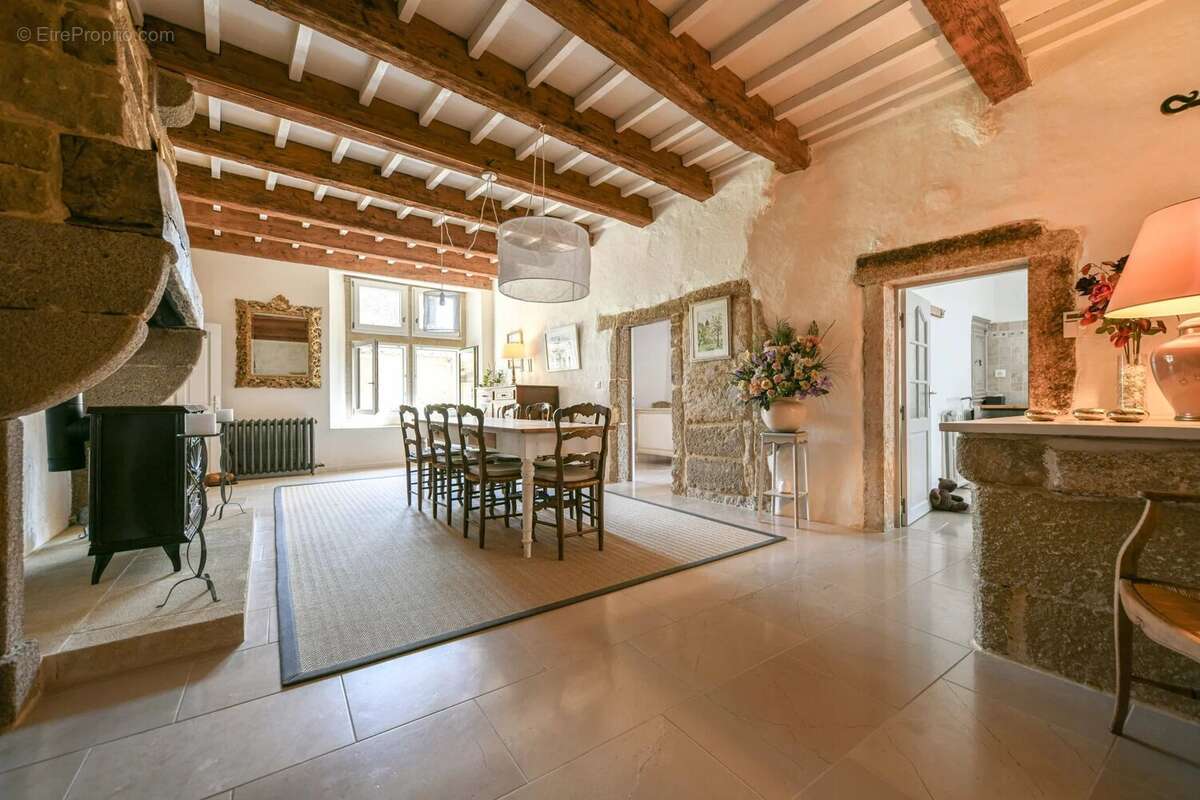 Maison à SAINT-LAURENT-LA-VERNEDE