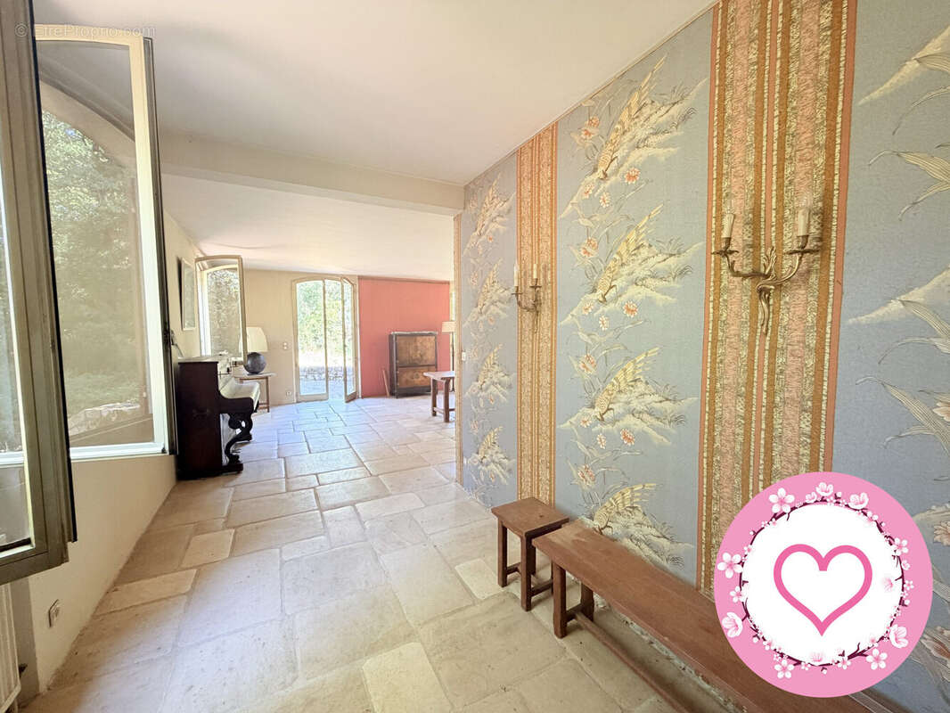 Maison 249 m² à Guilly  - photo 6