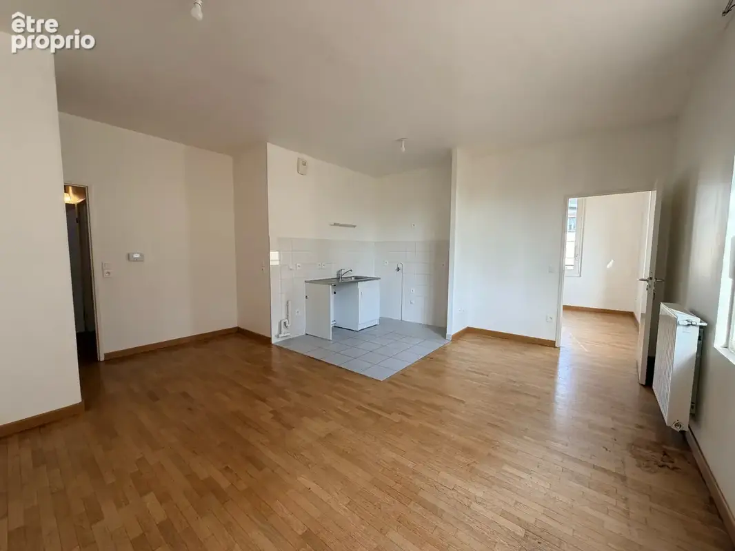 EXCLUSIVITÉ — Bordeaux Saint-Pierre : Rare appartement 2 pièces très lumineux avec ascenseur - photo 4