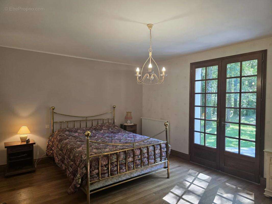 Maison à MONTMOREAU-SAINT-CYBARD