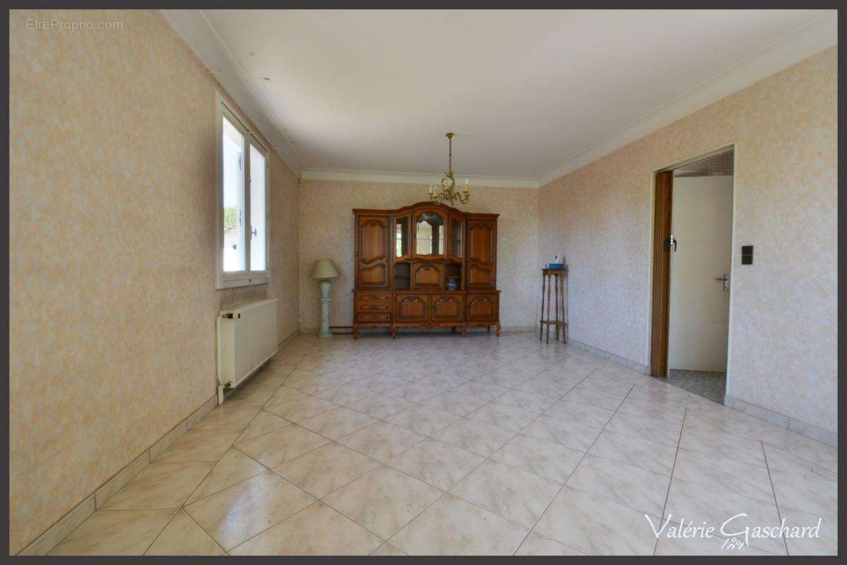 Saint seurin sur l'isle -Maison 4 chambres + sous sol total, grange et terrain - photo 12