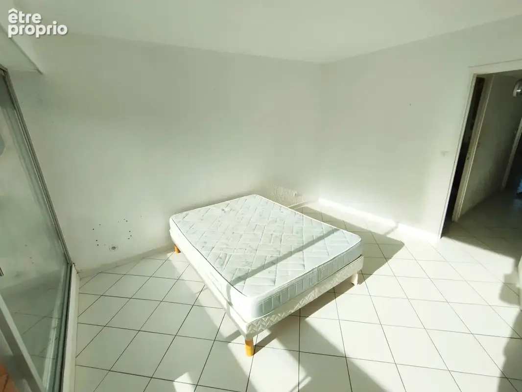T2 lumineux avec terrasse et piscine - photo 8