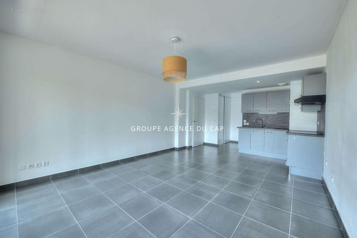 Appartement t2 saint raphael terrasse stationnement centre ville et mer a pied - photo 7