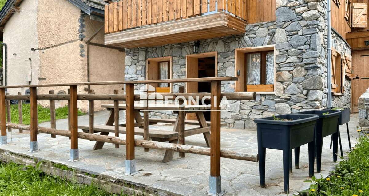 Maison à LES ALLUES