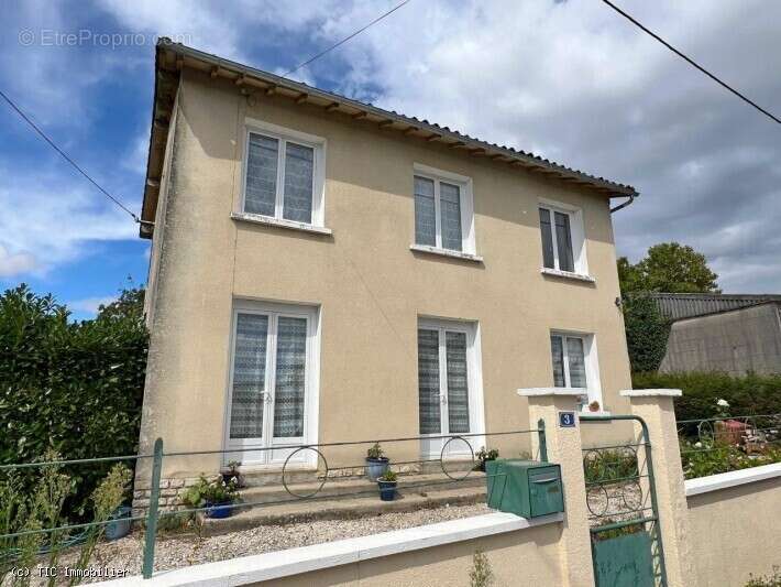 Maison de 3 Chambres dans un Impasse à Charroux - photo 22