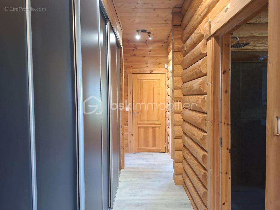 Maison en rondins de bois - photo 8