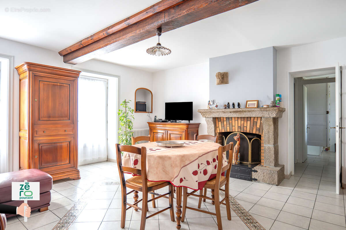 Maison à MOUTIERS-LES-MAUXFAITS