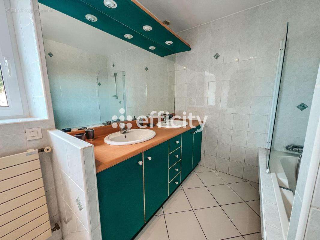 Maison 150 m² à Quemperven  - photo 11