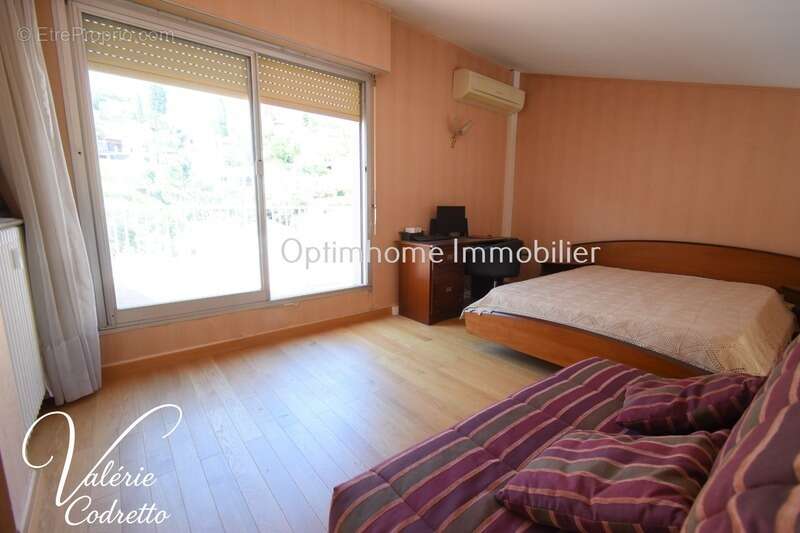 Appartement T3  dernier étage avec vue mer à Hyères  – Deux terrasses, parking et cave 83400 - photo 8