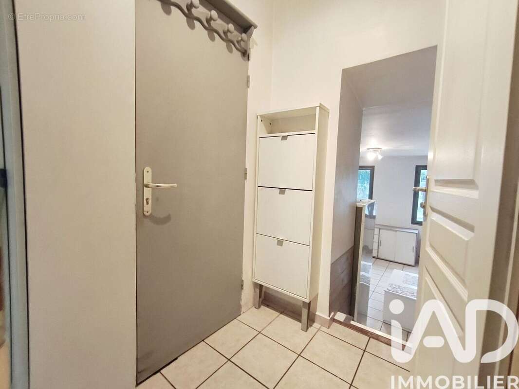 Appartement 47 m² à Saint-Etienne  - photo 9