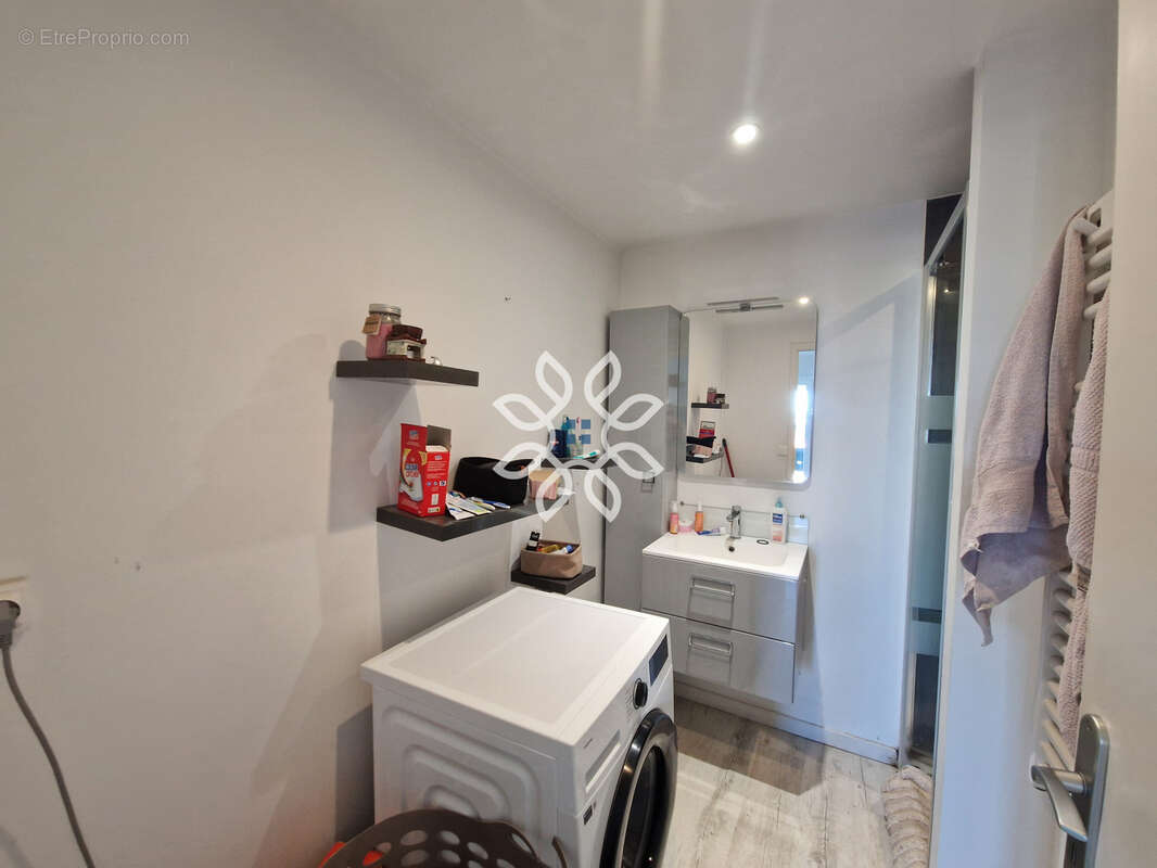 Charmante maison de village à Vergongheon   Un cocon familial plein de potentiel ! - photo 3