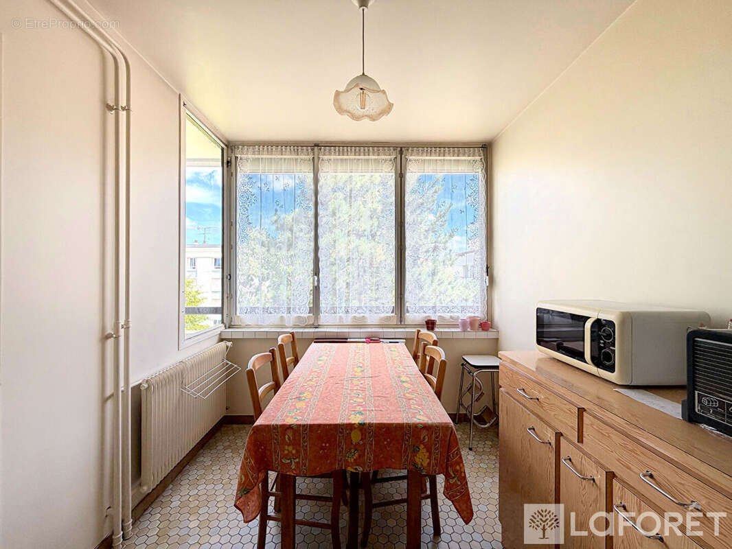 À vendre, appartement T4 avec deux balcons, box et cave - photo 4