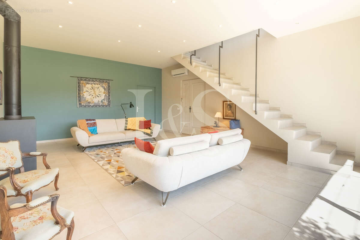 Maison à VAISON-LA-ROMAINE