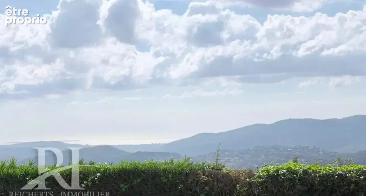 Villa 6p de 295m2 Vue panoramique avec piscine à débordement - photo 2