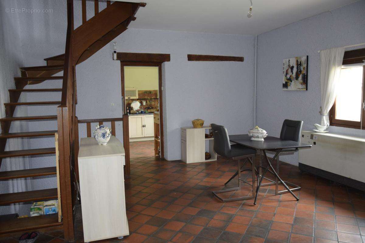 Maison 88 m² - 5 pièces  avec jardin et grange - photo 4