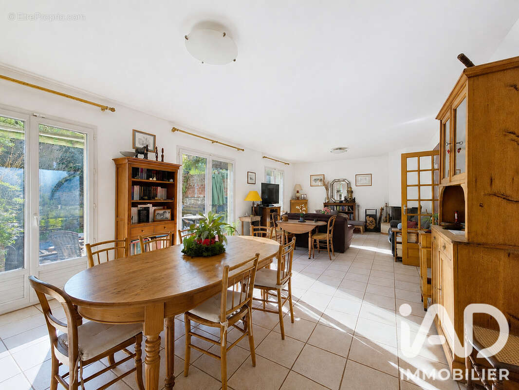 Maison 205 m² à Suresnes  - photo 6