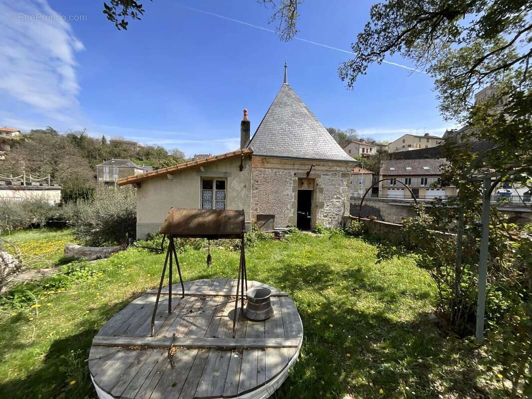 Bien rare et unique: Château à rénover situé sur une île - photo 13
