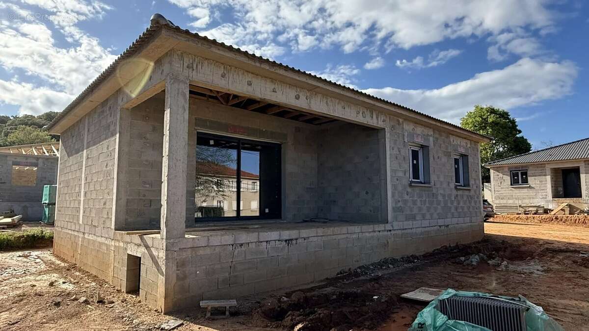 Maison à SANTA-LUCIA-DI-MORIANI