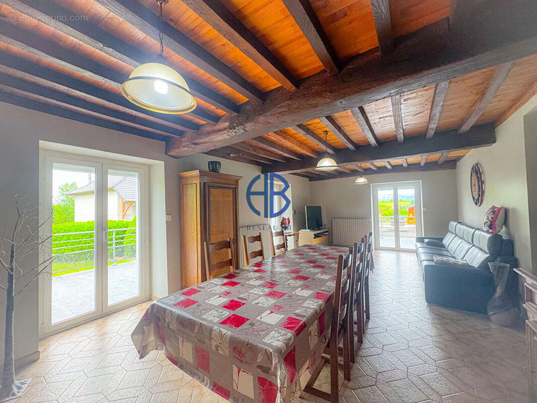 Superbe maison 8 pièces climatisée avec piscine, salon d'été climatisé et dépendances - photo 17