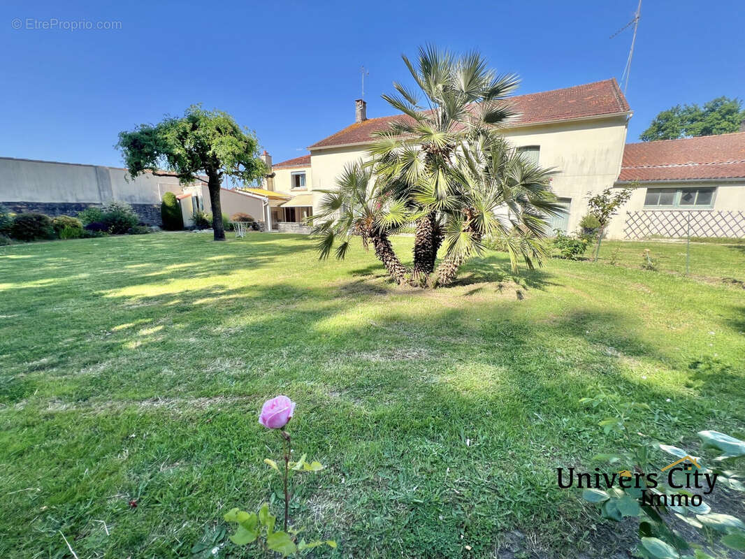 Maison à GENESTON