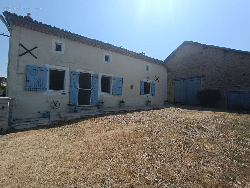 Maison à PLEUVILLE