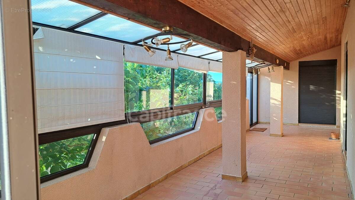 "Rare Gignac, emplacement unique vue panoramique exceptionnelle, Villa 6 pièces 148m2, terrain 2625m2" - photo 10