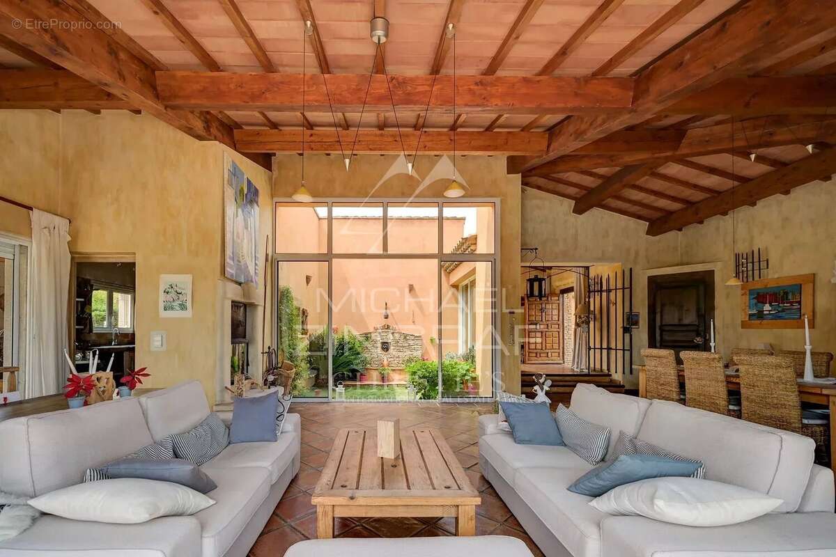 Maison à SAINT-CYR-SUR-MER