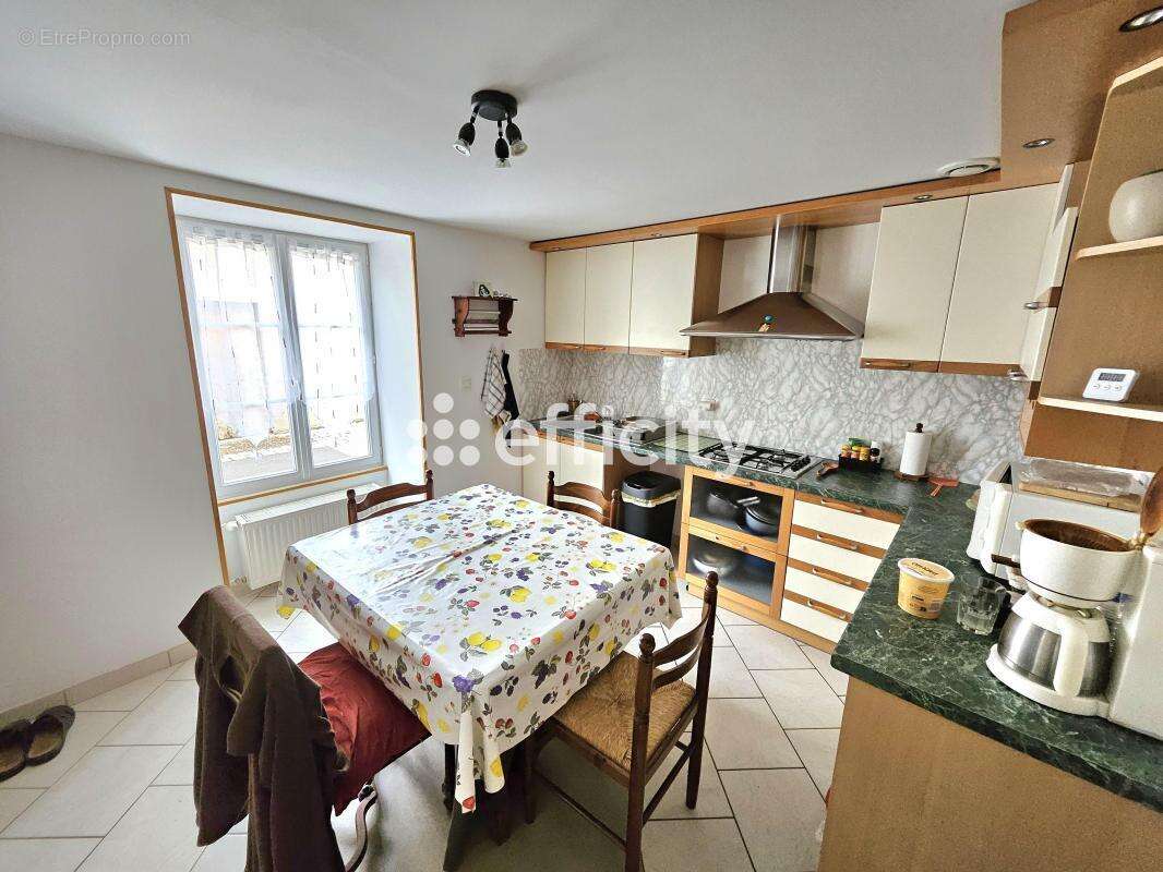 Maison 4 pièces 85 m² à vendre à Usson-Du-Poitou (86350) - photo 3