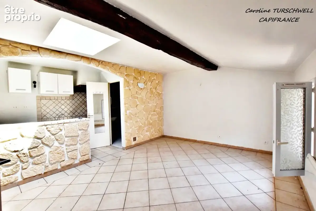 Appartement à SOLLIES-TOUCAS