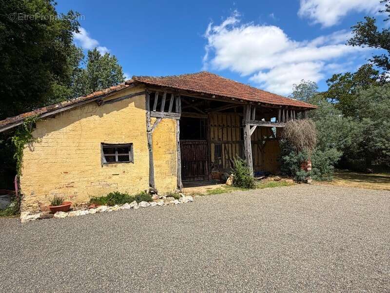 Domaine plein de charme de 250M2 avec dépendances, gîtes dans un écrin de verdure Proche de MONT DE MARSAN au HOUGA - photo 13