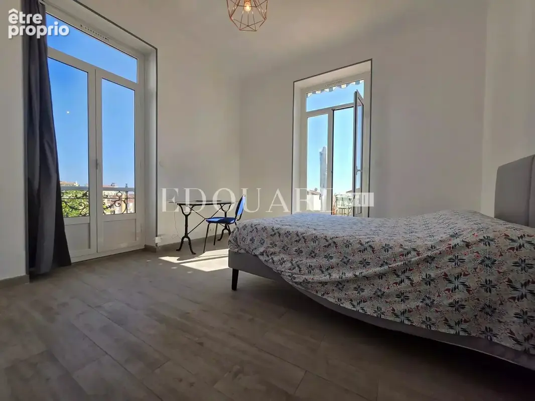 En exclusivité trois pièces à vendre avec splendide terrasse et agréable vue panoramique jusqu’à la mer - photo 12