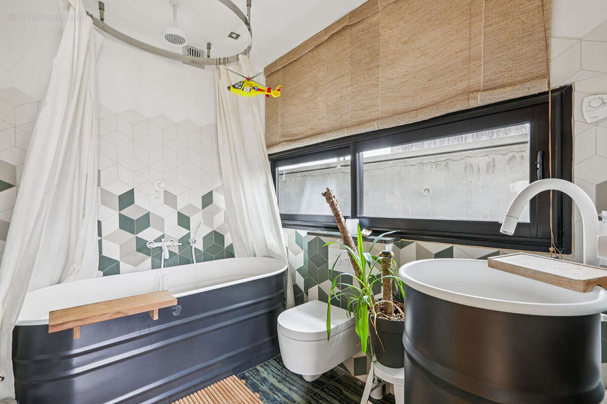 Appartement à PARIS-14E